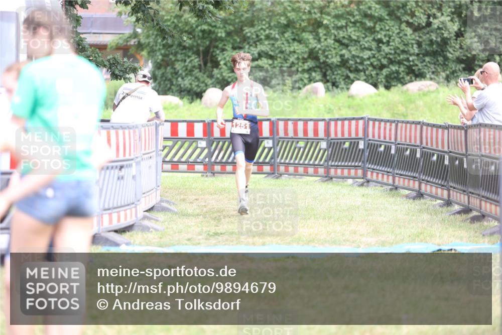 21.06.2026 - 29. Vierlanden-Triathlon Andreas Tolksdorf http://msf.ph/oto/9894679 21.06.2026 15:07:28 Ziel 1251, 1328, 1330, 1251, 1328, 1330 meine-sportfotos.de