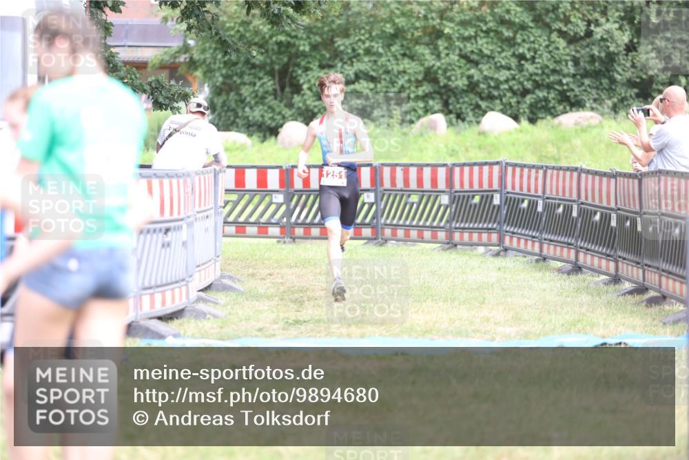 21.06.2026 - 29. Vierlanden-Triathlon Andreas Tolksdorf http://msf.ph/oto/9894680 21.06.2026 15:07:28 Ziel 1251, 1328, 1330, 1251, 1328, 1330 meine-sportfotos.de
