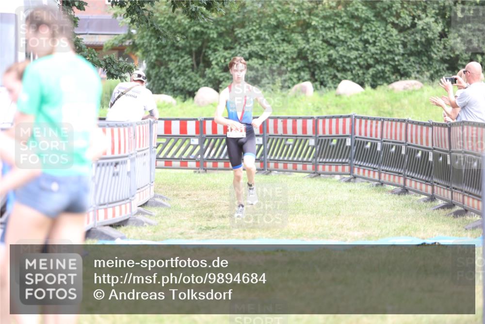 21.06.2026 - 29. Vierlanden-Triathlon Andreas Tolksdorf http://msf.ph/oto/9894684 21.06.2026 15:07:28 Ziel 1251, 1328, 1330, 1251, 1328, 1330 meine-sportfotos.de