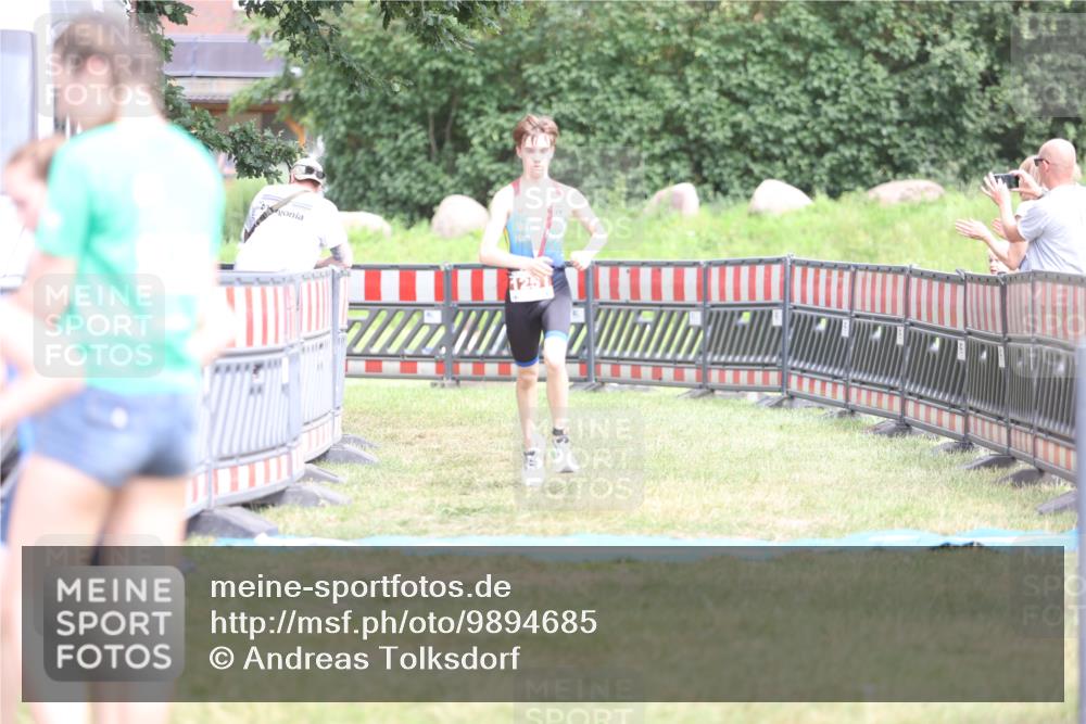21.06.2026 - 29. Vierlanden-Triathlon Andreas Tolksdorf http://msf.ph/oto/9894685 21.06.2026 15:07:28 Ziel 1251, 1328, 1330, 1251, 1328, 1330 meine-sportfotos.de
