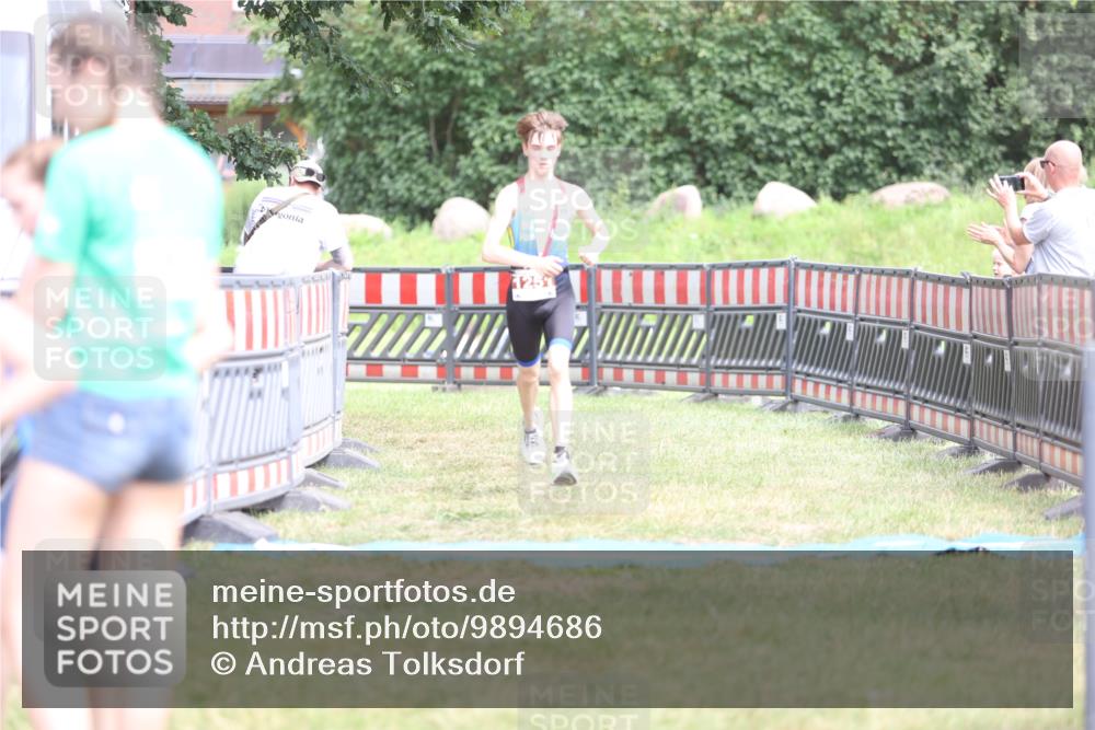 21.06.2026 - 29. Vierlanden-Triathlon Andreas Tolksdorf http://msf.ph/oto/9894686 21.06.2026 15:07:28 Ziel 1251, 1328, 1330, 1251, 1328, 1330 meine-sportfotos.de