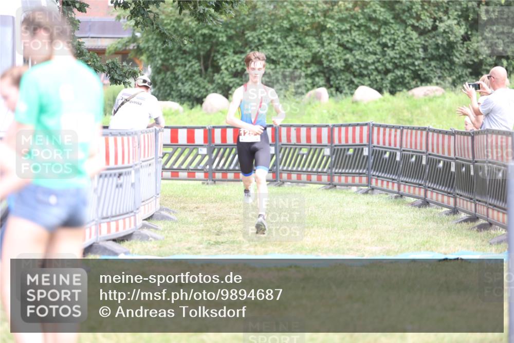 21.06.2026 - 29. Vierlanden-Triathlon Andreas Tolksdorf http://msf.ph/oto/9894687 21.06.2026 15:07:28 Ziel 1251, 1328, 1330, 1251, 1328, 1330 meine-sportfotos.de