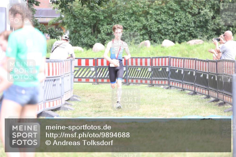 21.06.2026 - 29. Vierlanden-Triathlon Andreas Tolksdorf http://msf.ph/oto/9894688 21.06.2026 15:07:28 Ziel 1251, 1328, 1330, 1251, 1328, 1330 meine-sportfotos.de