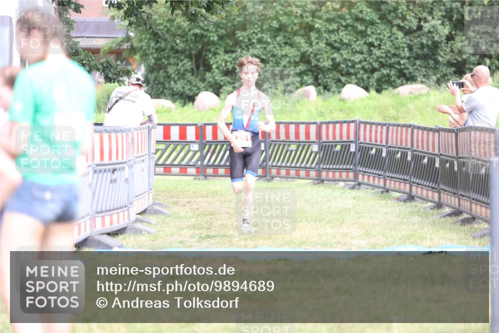 21.06.2026 - 29. Vierlanden-Triathlon Andreas Tolksdorf http://msf.ph/oto/9894689 21.06.2026 15:07:28 Ziel 1251, 1328, 1330, 1251, 1328, 1330 meine-sportfotos.de
