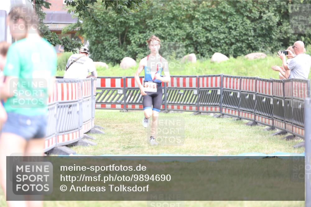 21.06.2026 - 29. Vierlanden-Triathlon Andreas Tolksdorf http://msf.ph/oto/9894690 21.06.2026 15:07:28 Ziel 1251, 1328, 1330, 1251, 1328, 1330 meine-sportfotos.de
