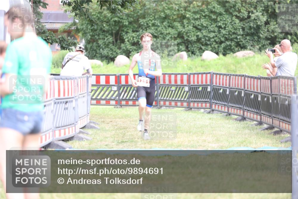 21.06.2026 - 29. Vierlanden-Triathlon Andreas Tolksdorf http://msf.ph/oto/9894691 21.06.2026 15:07:28 Ziel 1251, 1328, 1330, 1251, 1328, 1330 meine-sportfotos.de