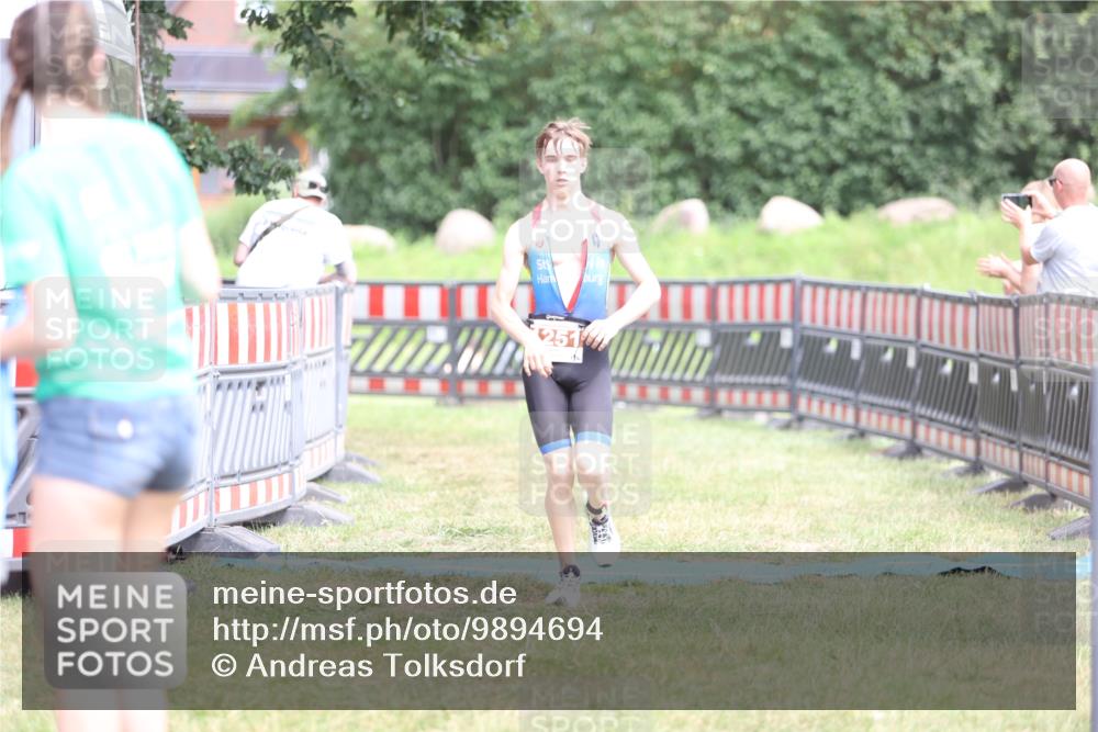 21.06.2026 - 29. Vierlanden-Triathlon Andreas Tolksdorf http://msf.ph/oto/9894694 21.06.2026 15:07:29 Ziel 1251, 1330, 1251, 1330 meine-sportfotos.de