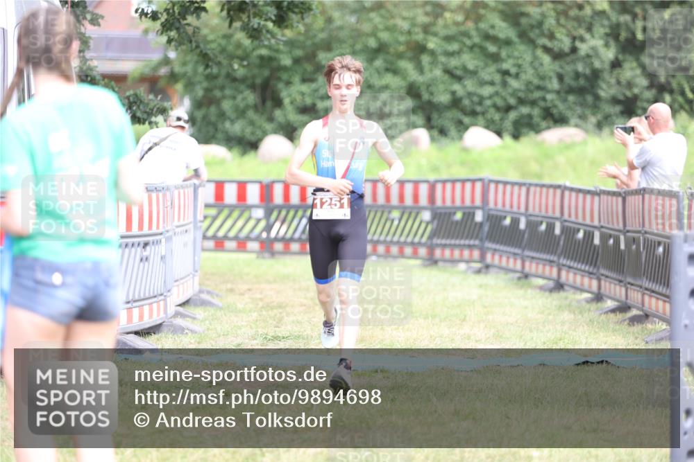 21.06.2026 - 29. Vierlanden-Triathlon Andreas Tolksdorf http://msf.ph/oto/9894698 21.06.2026 15:07:29 Ziel 1251, 1330, 1251, 1330 meine-sportfotos.de