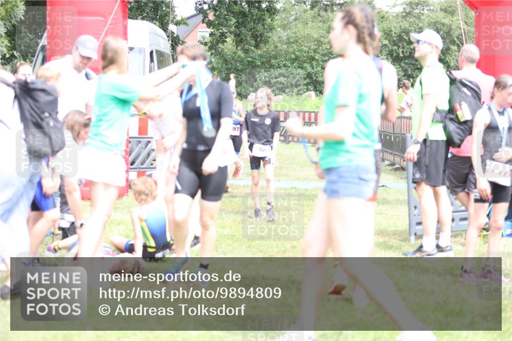 21.06.2026 - 29. Vierlanden-Triathlon Andreas Tolksdorf http://msf.ph/oto/9894809 21.06.2026 15:08:54 Ziel 1254, 1297, 1254, 1297 meine-sportfotos.de