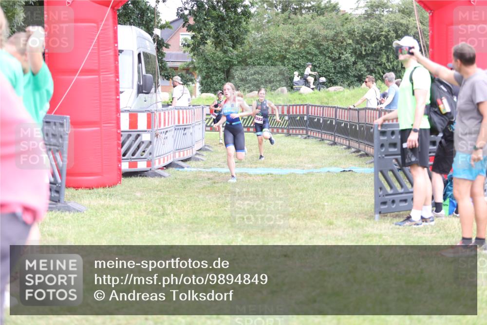 21.06.2026 - 29. Vierlanden-Triathlon Andreas Tolksdorf http://msf.ph/oto/9894849 21.06.2026 15:09:49 Ziel 1293, 1319, 1322, 1293, 1319, 1322 meine-sportfotos.de