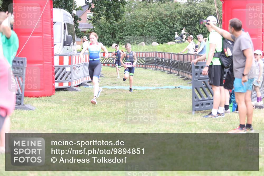21.06.2026 - 29. Vierlanden-Triathlon Andreas Tolksdorf http://msf.ph/oto/9894851 21.06.2026 15:09:50 Ziel 1293, 1319, 1322, 1293, 1319, 1322 meine-sportfotos.de