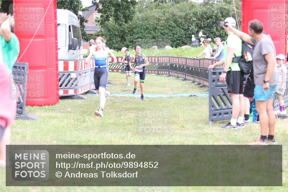 21.06.2026 - 29. Vierlanden-Triathlon Andreas Tolksdorf http://msf.ph/oto/9894852 21.06.2026 15:09:50 Ziel 1293, 1319, 1322, 1293, 1319, 1322 meine-sportfotos.de