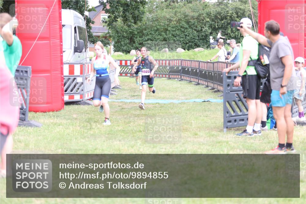 21.06.2026 - 29. Vierlanden-Triathlon Andreas Tolksdorf http://msf.ph/oto/9894855 21.06.2026 15:09:50 Ziel 1293, 1319, 1322, 1293, 1319, 1322 meine-sportfotos.de