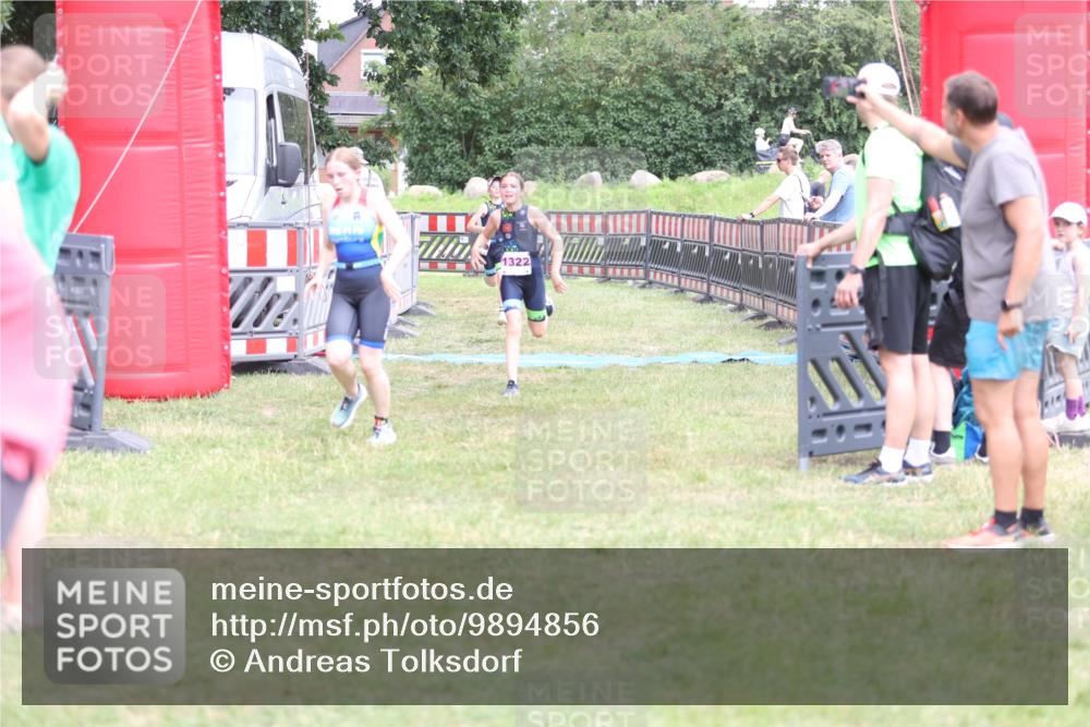21.06.2026 - 29. Vierlanden-Triathlon Andreas Tolksdorf http://msf.ph/oto/9894856 21.06.2026 15:09:50 Ziel 1293, 1319, 1322, 1293, 1319, 1322 meine-sportfotos.de