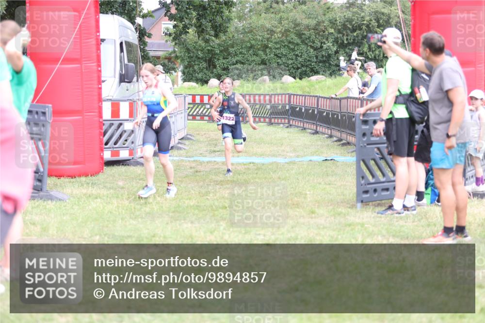 21.06.2026 - 29. Vierlanden-Triathlon Andreas Tolksdorf http://msf.ph/oto/9894857 21.06.2026 15:09:50 Ziel 1293, 1319, 1322, 1293, 1319, 1322 meine-sportfotos.de