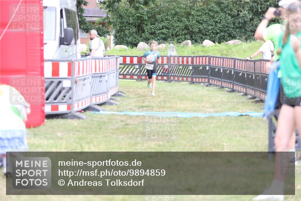 21.06.2026 - 29. Vierlanden-Triathlon Andreas Tolksdorf http://msf.ph/oto/9894859 21.06.2026 15:10:09 Ziel 1282, 1282 meine-sportfotos.de