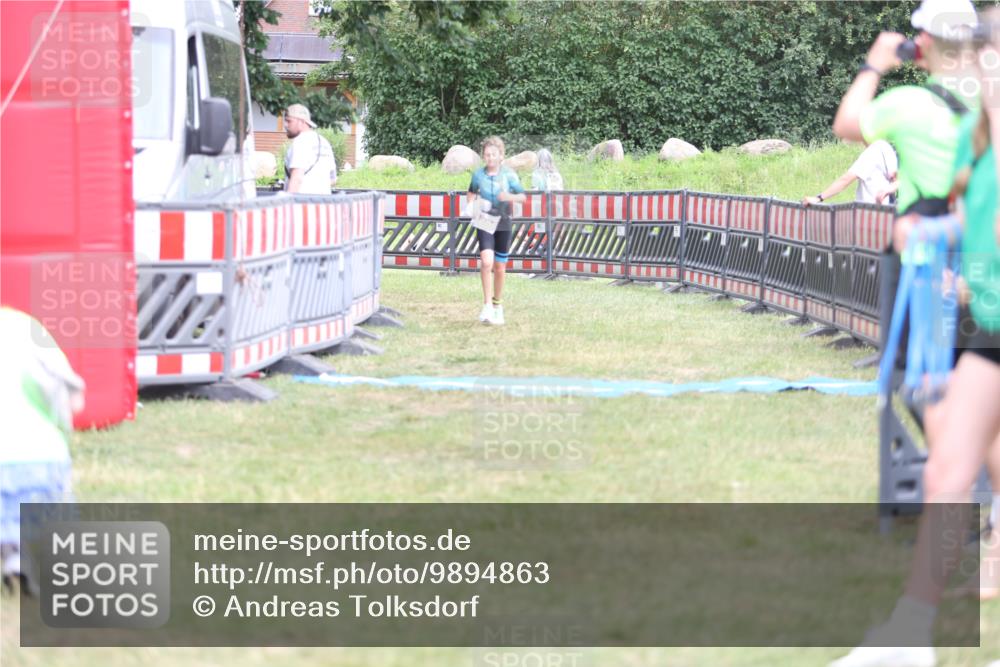 21.06.2026 - 29. Vierlanden-Triathlon Andreas Tolksdorf http://msf.ph/oto/9894863 21.06.2026 15:10:09 Ziel 1282, 1282 meine-sportfotos.de