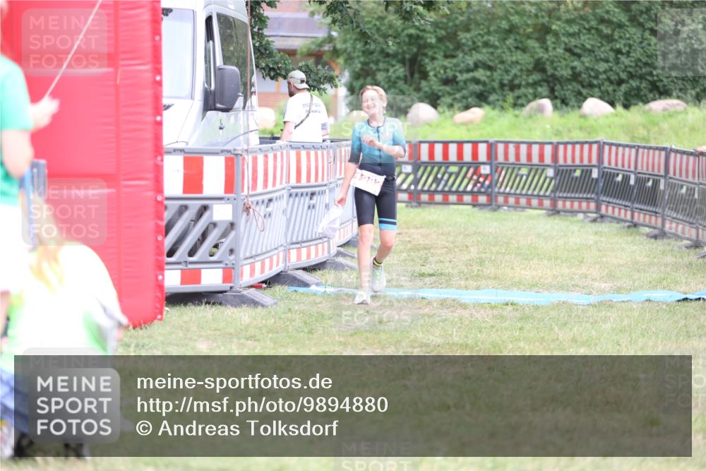 21.06.2026 - 29. Vierlanden-Triathlon Andreas Tolksdorf http://msf.ph/oto/9894880 21.06.2026 15:10:12 Ziel 1282, 1282 meine-sportfotos.de