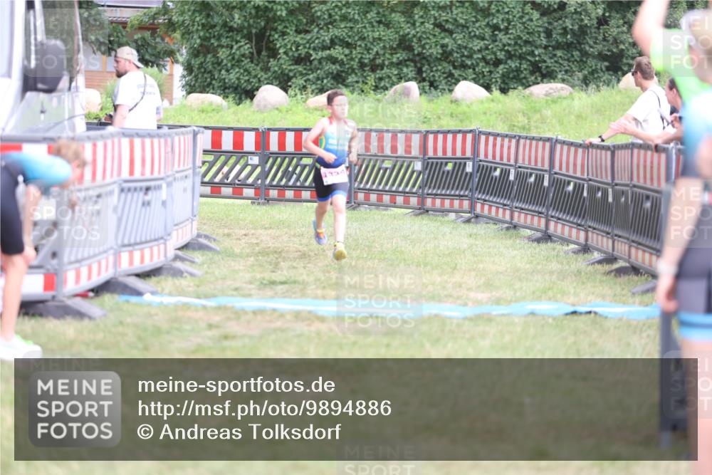 21.06.2026 - 29. Vierlanden-Triathlon Andreas Tolksdorf http://msf.ph/oto/9894886 21.06.2026 15:10:21 Ziel 1287, 1334, 1287, 1334 meine-sportfotos.de