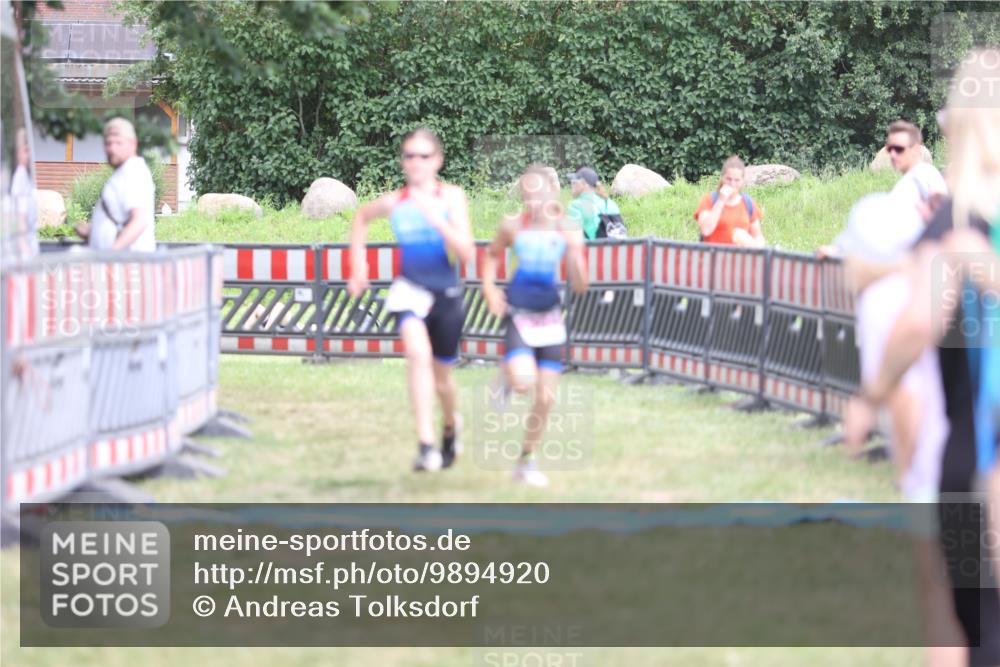 21.06.2026 - 29. Vierlanden-Triathlon Andreas Tolksdorf http://msf.ph/oto/9894920 21.06.2026 15:10:43 Ziel 1233, 1267, 1273, 1304, 1305, 1233, 1267, 1273, 1304, 1305 meine-sportfotos.de