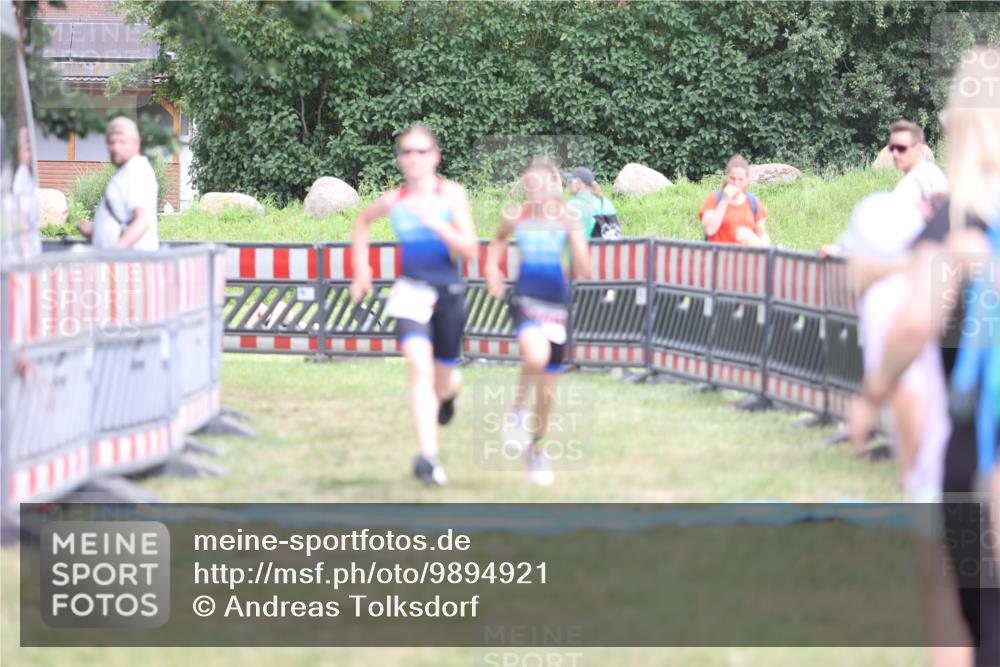 21.06.2026 - 29. Vierlanden-Triathlon Andreas Tolksdorf http://msf.ph/oto/9894921 21.06.2026 15:10:43 Ziel 1233, 1267, 1273, 1304, 1305, 1233, 1267, 1273, 1304, 1305 meine-sportfotos.de