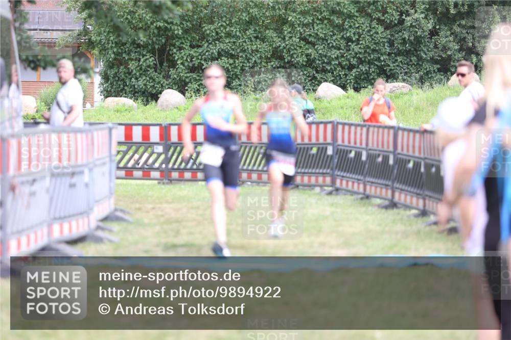 21.06.2026 - 29. Vierlanden-Triathlon Andreas Tolksdorf http://msf.ph/oto/9894922 21.06.2026 15:10:43 Ziel 1233, 1267, 1273, 1304, 1305, 1233, 1267, 1273, 1304, 1305 meine-sportfotos.de