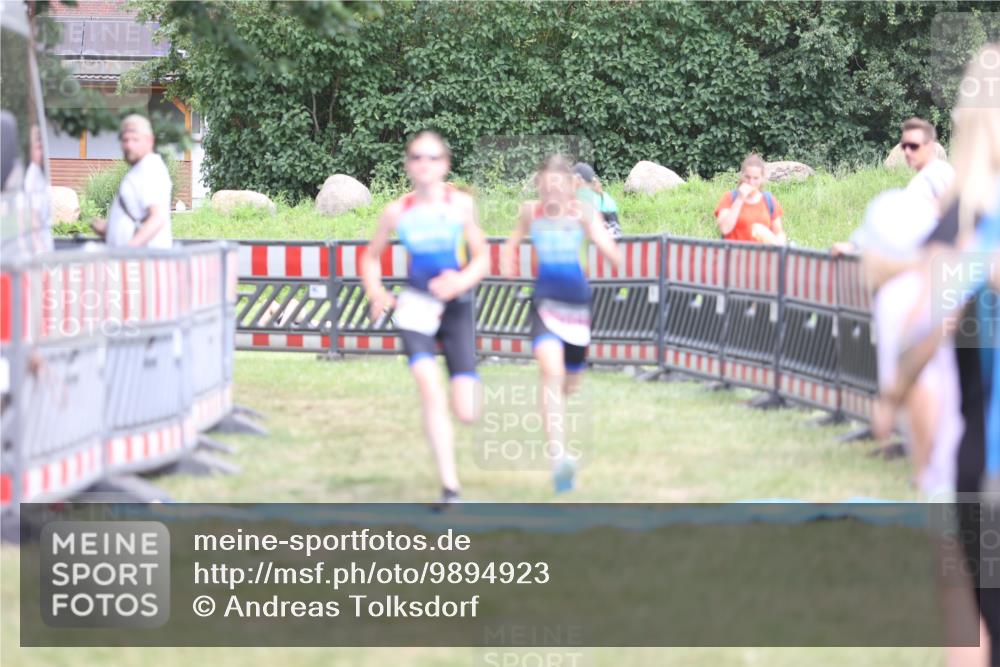 21.06.2026 - 29. Vierlanden-Triathlon Andreas Tolksdorf http://msf.ph/oto/9894923 21.06.2026 15:10:43 Ziel 1233, 1267, 1273, 1304, 1305, 1233, 1267, 1273, 1304, 1305 meine-sportfotos.de