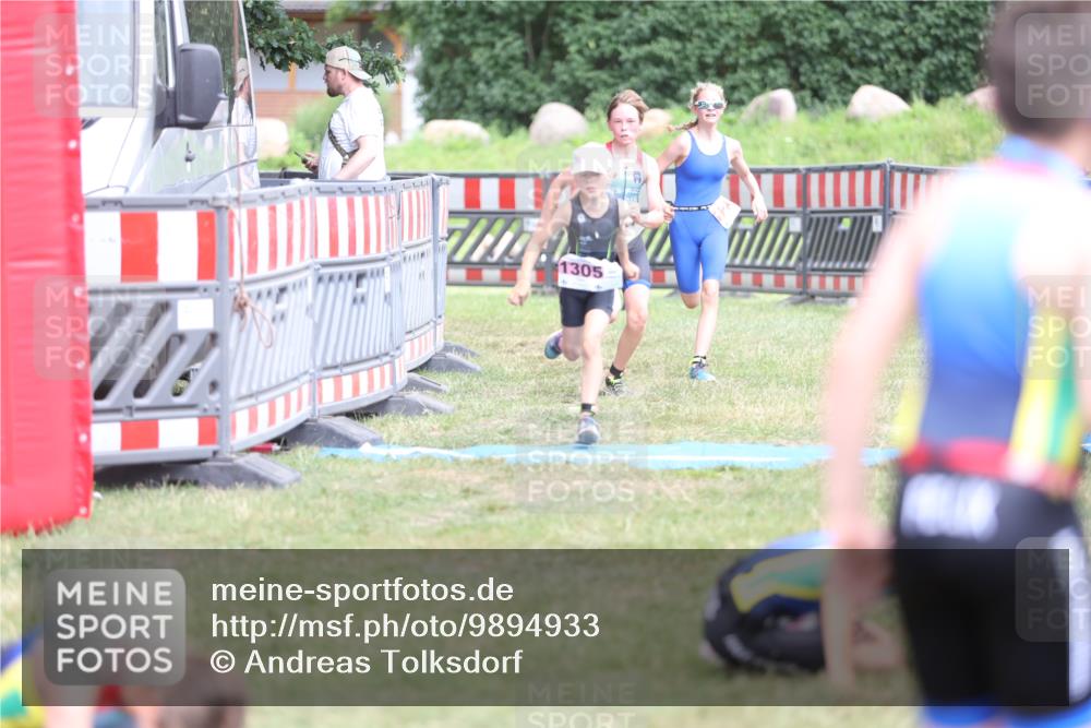 21.06.2026 - 29. Vierlanden-Triathlon Andreas Tolksdorf http://msf.ph/oto/9894933 21.06.2026 15:10:50 Ziel 1233, 1273, 1305, 1311, 1321, 1233, 1273, 1305, 1311, 1321 meine-sportfotos.de