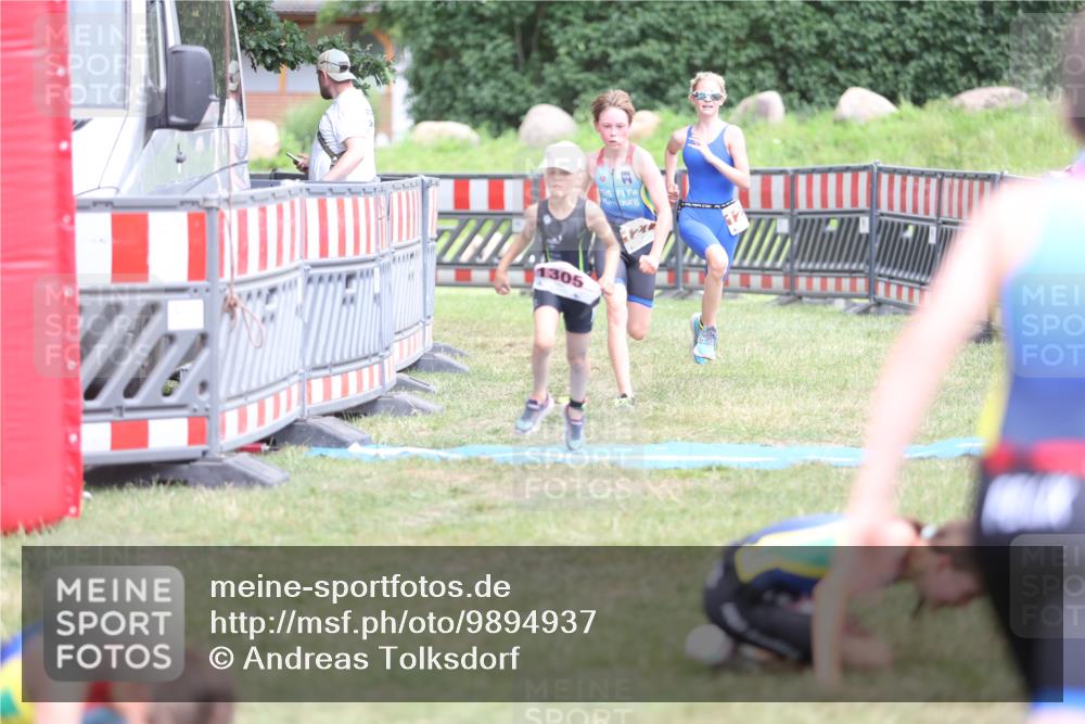 21.06.2026 - 29. Vierlanden-Triathlon Andreas Tolksdorf http://msf.ph/oto/9894937 21.06.2026 15:10:50 Ziel 1233, 1273, 1305, 1311, 1321, 1233, 1273, 1305, 1311, 1321 meine-sportfotos.de