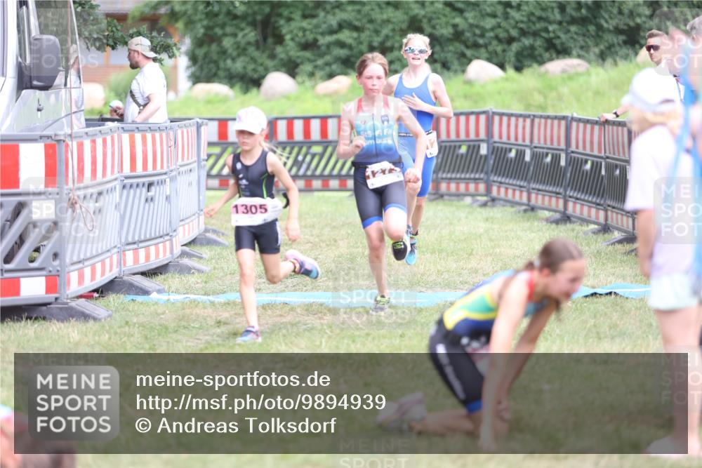21.06.2026 - 29. Vierlanden-Triathlon Andreas Tolksdorf http://msf.ph/oto/9894939 21.06.2026 15:10:50 Ziel 1233, 1273, 1305, 1311, 1321, 1233, 1273, 1305, 1311, 1321 meine-sportfotos.de