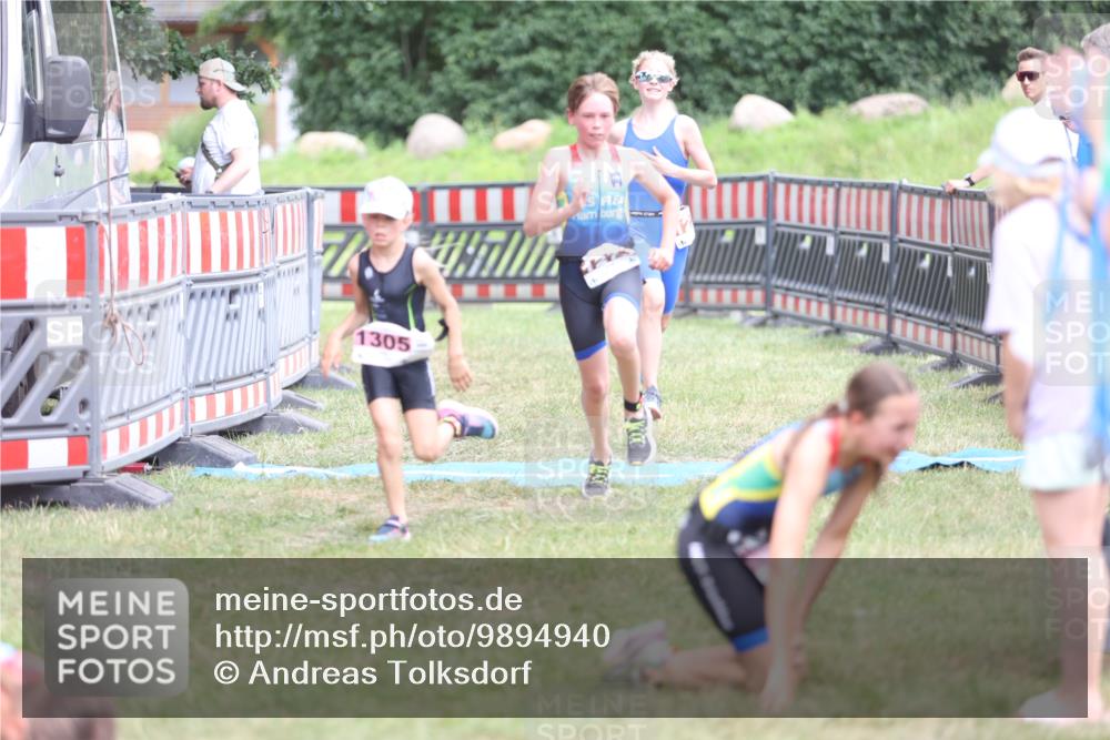 21.06.2026 - 29. Vierlanden-Triathlon Andreas Tolksdorf http://msf.ph/oto/9894940 21.06.2026 15:10:51 Ziel 1233, 1273, 1305, 1311, 1321, 1233, 1273, 1305, 1311, 1321 meine-sportfotos.de