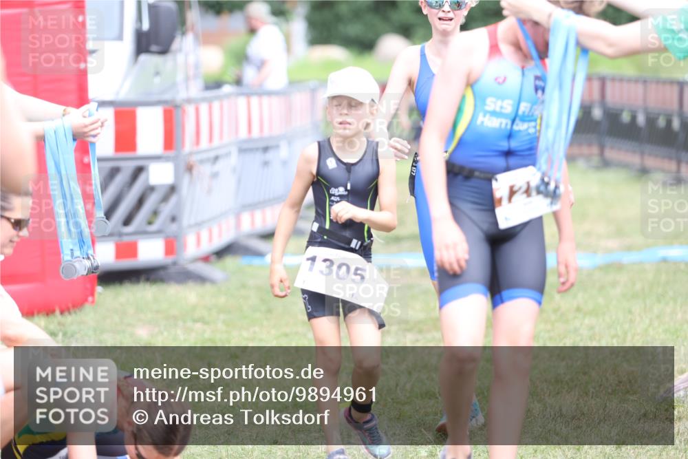 21.06.2026 - 29. Vierlanden-Triathlon Andreas Tolksdorf http://msf.ph/oto/9894961 21.06.2026 15:10:54 Ziel 1233, 1273, 1305, 1311, 1321, 1233, 1273, 1305, 1311, 1321 meine-sportfotos.de