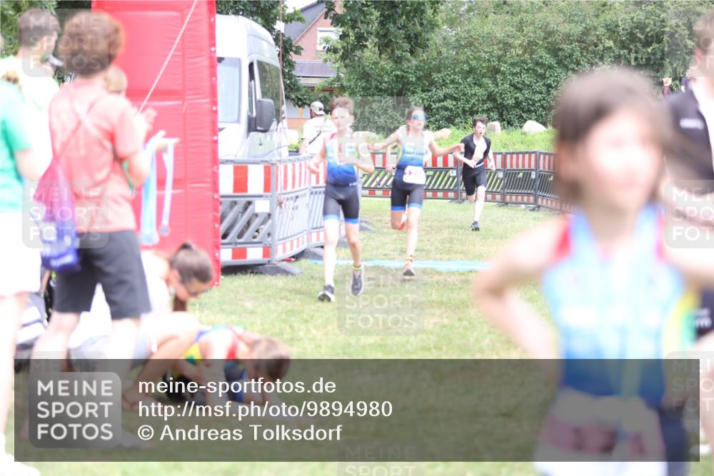 21.06.2026 - 29. Vierlanden-Triathlon Andreas Tolksdorf http://msf.ph/oto/9894980 21.06.2026 15:11:16 Ziel 1230, 1244, 1257, 1275, 1288, 1332, 1230, 1244, 1257, 1275, 1288, 1332 meine-sportfotos.de