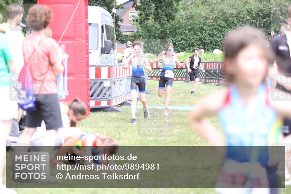 21.06.2026 - 29. Vierlanden-Triathlon Andreas Tolksdorf http://msf.ph/oto/9894981 21.06.2026 15:11:16 Ziel 1230, 1244, 1257, 1275, 1288, 1332, 1230, 1244, 1257, 1275, 1288, 1332 meine-sportfotos.de