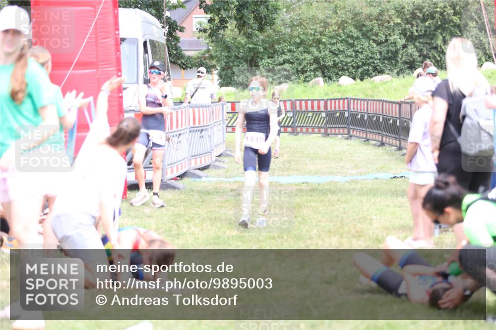 21.06.2026 - 29. Vierlanden-Triathlon Andreas Tolksdorf http://msf.ph/oto/9895003 21.06.2026 15:11:28 Ziel 1275, 1317, 1332, 1275, 1317, 1332 meine-sportfotos.de