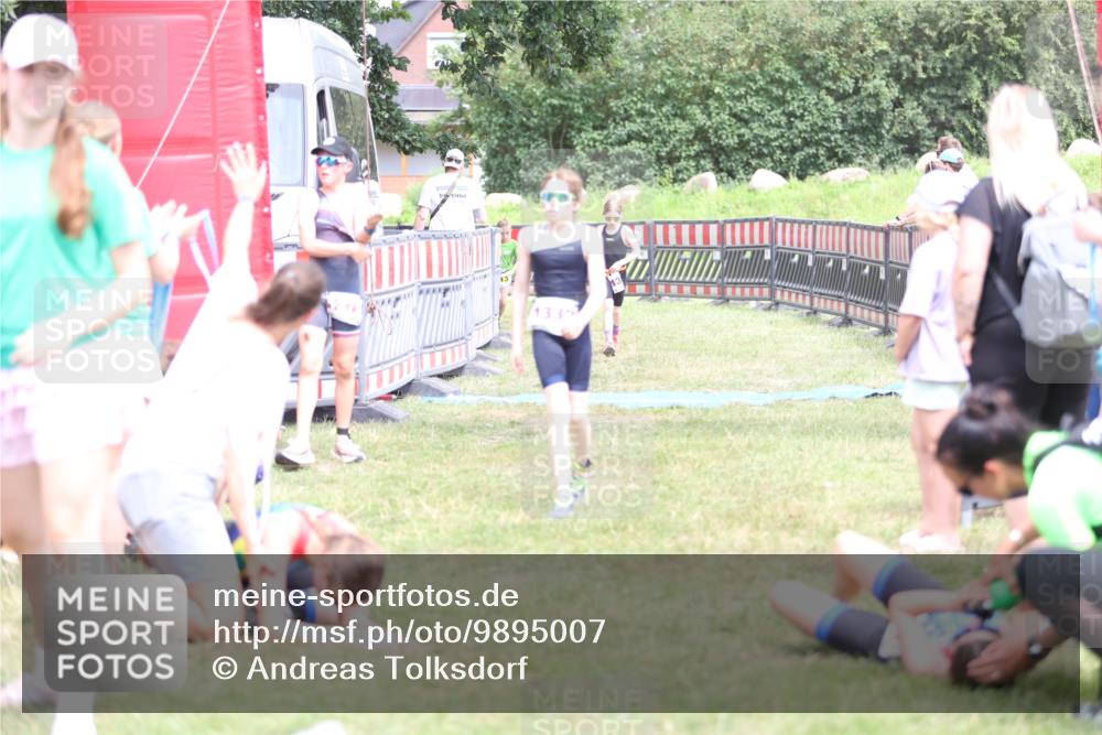 21.06.2026 - 29. Vierlanden-Triathlon Andreas Tolksdorf http://msf.ph/oto/9895007 21.06.2026 15:11:29 Ziel 1275, 1317, 1332, 1275, 1317, 1332 meine-sportfotos.de