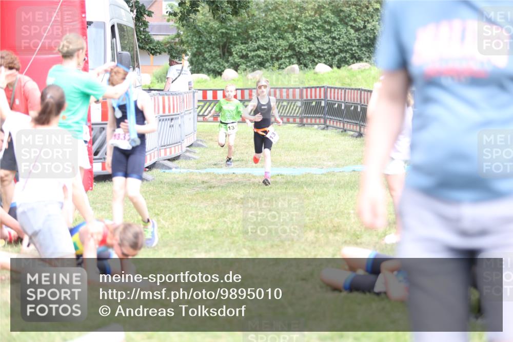 21.06.2026 - 29. Vierlanden-Triathlon Andreas Tolksdorf http://msf.ph/oto/9895010 21.06.2026 15:11:31 Ziel 1275, 1317, 1332, 1275, 1317, 1332 meine-sportfotos.de
