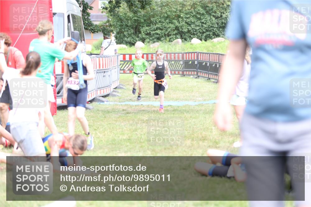 21.06.2026 - 29. Vierlanden-Triathlon Andreas Tolksdorf http://msf.ph/oto/9895011 21.06.2026 15:11:31 Ziel 1275, 1317, 1332, 1275, 1317, 1332 meine-sportfotos.de
