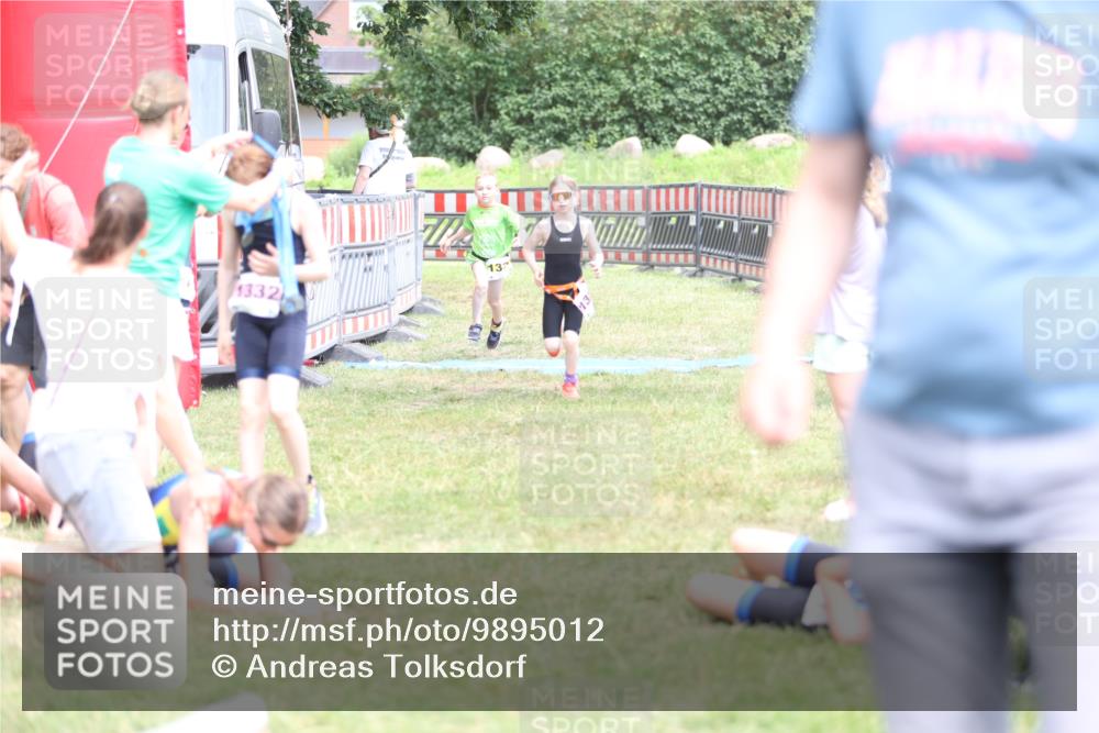 21.06.2026 - 29. Vierlanden-Triathlon Andreas Tolksdorf http://msf.ph/oto/9895012 21.06.2026 15:11:31 Ziel 1275, 1317, 1332, 1275, 1317, 1332 meine-sportfotos.de