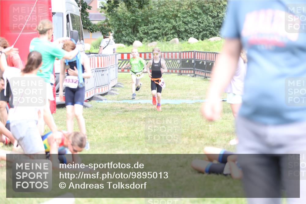 21.06.2026 - 29. Vierlanden-Triathlon Andreas Tolksdorf http://msf.ph/oto/9895013 21.06.2026 15:11:31 Ziel 1275, 1317, 1332, 1275, 1317, 1332 meine-sportfotos.de
