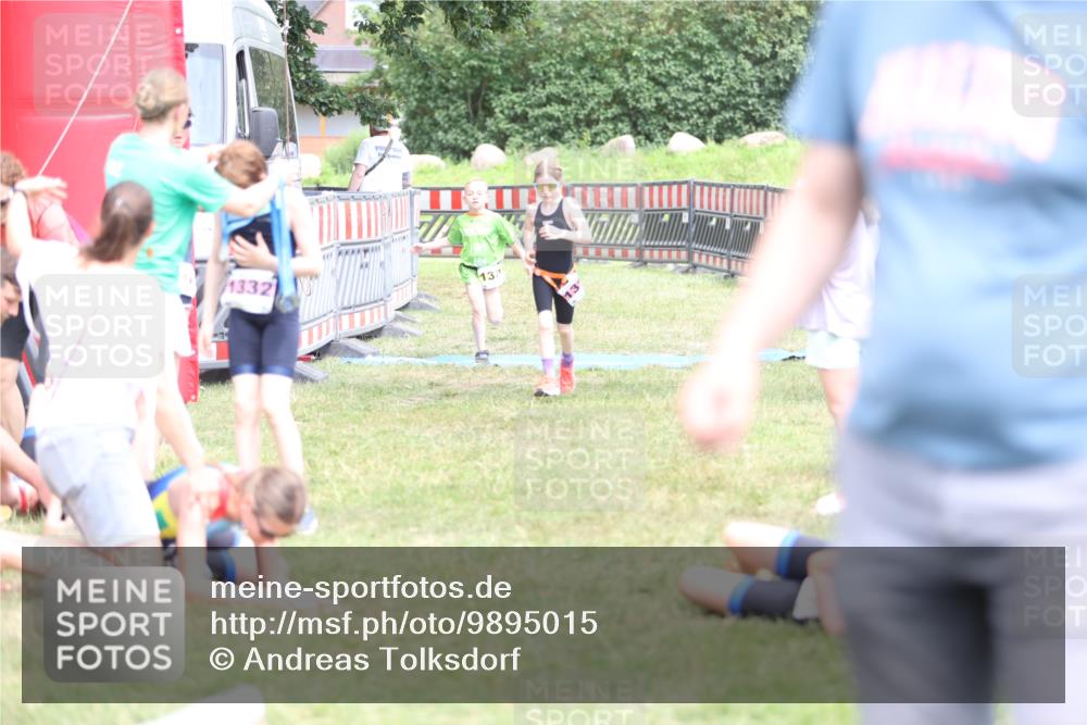 21.06.2026 - 29. Vierlanden-Triathlon Andreas Tolksdorf http://msf.ph/oto/9895015 21.06.2026 15:11:31 Ziel 1275, 1317, 1332, 1275, 1317, 1332 meine-sportfotos.de