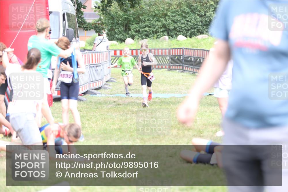 21.06.2026 - 29. Vierlanden-Triathlon Andreas Tolksdorf http://msf.ph/oto/9895016 21.06.2026 15:11:31 Ziel 1275, 1317, 1332, 1275, 1317, 1332 meine-sportfotos.de