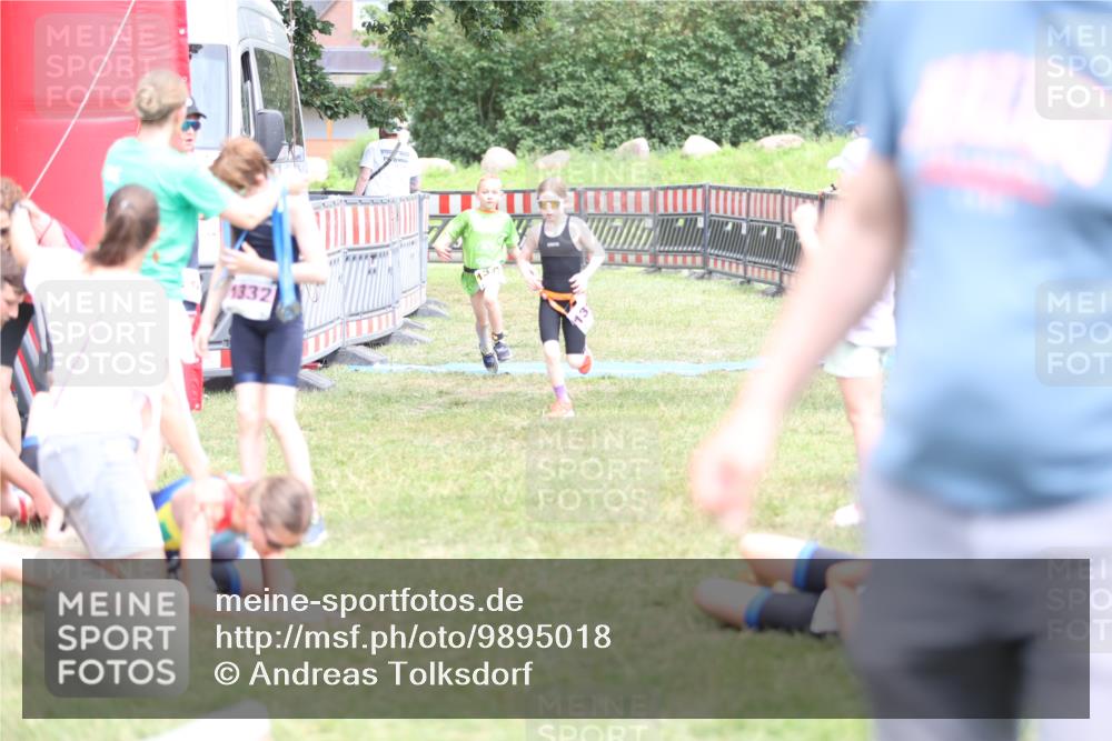 21.06.2026 - 29. Vierlanden-Triathlon Andreas Tolksdorf http://msf.ph/oto/9895018 21.06.2026 15:11:31 Ziel 1275, 1317, 1332, 1275, 1317, 1332 meine-sportfotos.de
