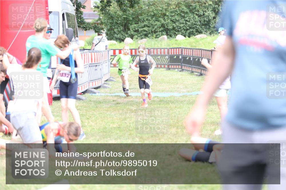 21.06.2026 - 29. Vierlanden-Triathlon Andreas Tolksdorf http://msf.ph/oto/9895019 21.06.2026 15:11:31 Ziel 1275, 1317, 1332, 1275, 1317, 1332 meine-sportfotos.de
