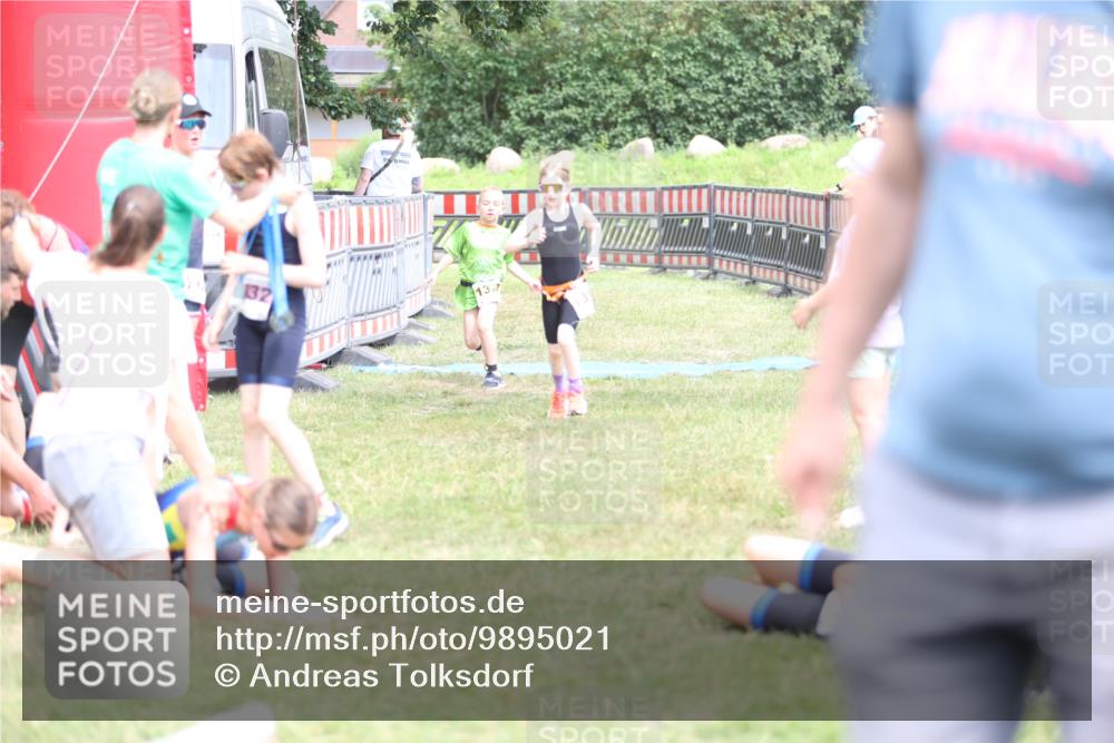 21.06.2026 - 29. Vierlanden-Triathlon Andreas Tolksdorf http://msf.ph/oto/9895021 21.06.2026 15:11:32 Ziel 1317, 1332, 1317, 1332 meine-sportfotos.de