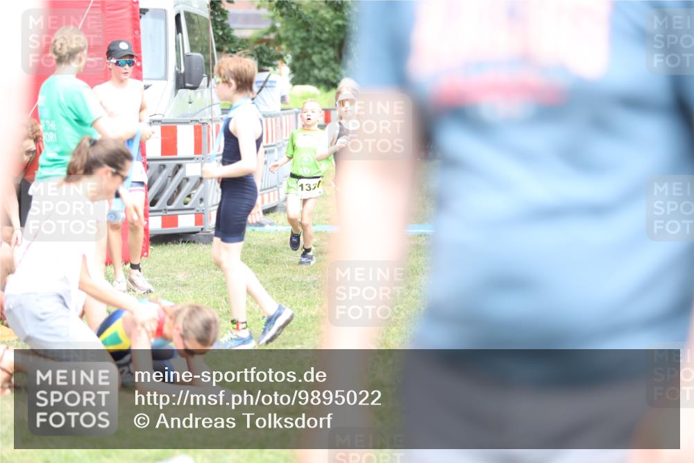 21.06.2026 - 29. Vierlanden-Triathlon Andreas Tolksdorf http://msf.ph/oto/9895022 21.06.2026 15:11:32 Ziel 1317, 1332, 1317, 1332 meine-sportfotos.de