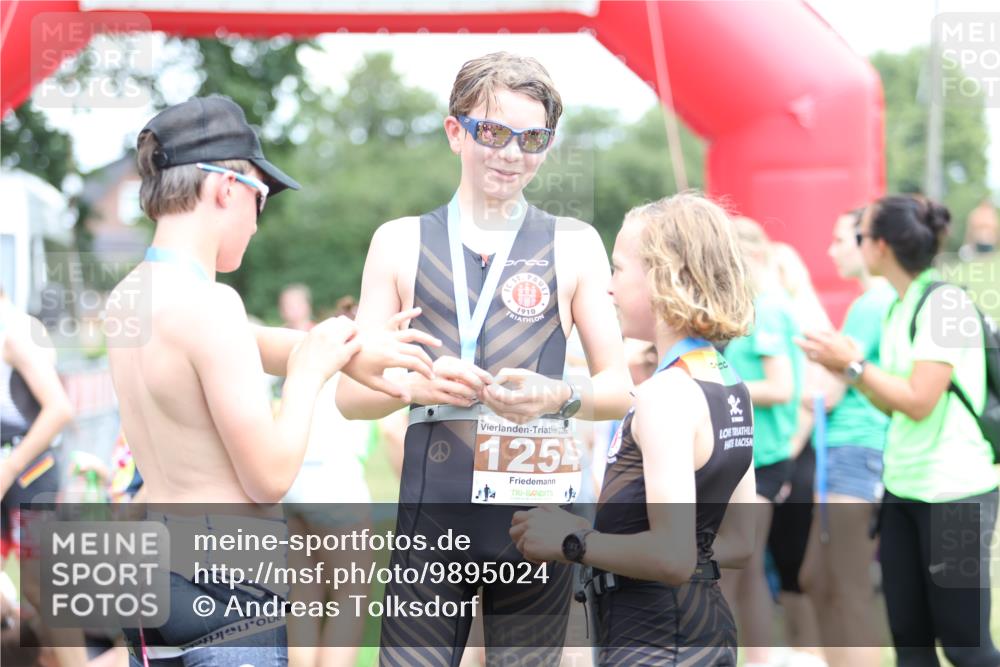 21.06.2026 - 29. Vierlanden-Triathlon Andreas Tolksdorf http://msf.ph/oto/9895024 21.06.2026 15:11:57 Ziel 1232, 1303, 1232, 1303 meine-sportfotos.de
