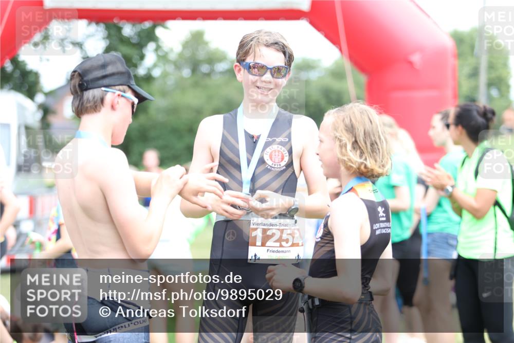 21.06.2026 - 29. Vierlanden-Triathlon Andreas Tolksdorf http://msf.ph/oto/9895029 21.06.2026 15:11:57 Ziel 1232, 1303, 1232, 1303 meine-sportfotos.de