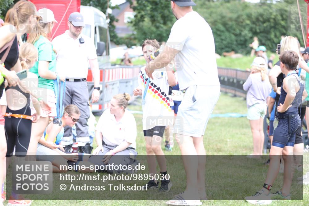 21.06.2026 - 29. Vierlanden-Triathlon Andreas Tolksdorf http://msf.ph/oto/9895030 21.06.2026 15:12:56 Ziel 1249, 1258, 1260, 1290, 1298, 1318, 1249, 1258, 1260, 1290, 1298, 1318 meine-sportfotos.de