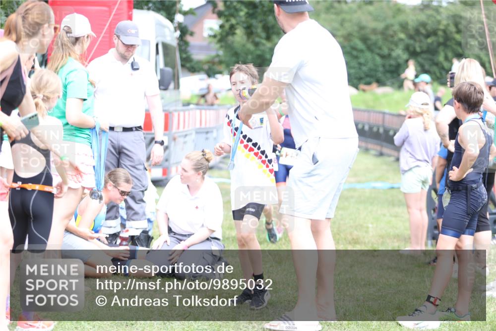 21.06.2026 - 29. Vierlanden-Triathlon Andreas Tolksdorf http://msf.ph/oto/9895032 21.06.2026 15:12:56 Ziel 1249, 1258, 1260, 1290, 1298, 1318, 1249, 1258, 1260, 1290, 1298, 1318 meine-sportfotos.de